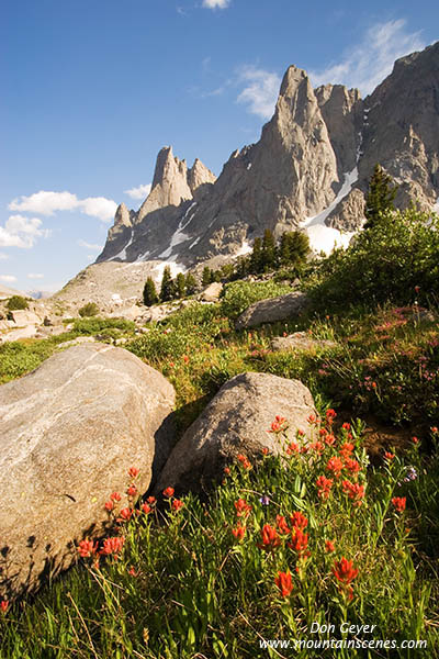 Picture of Warrior and Warbonnet Peaks in Cirque of the Towers