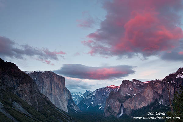 Image of pink clouds over Yosemite Valley