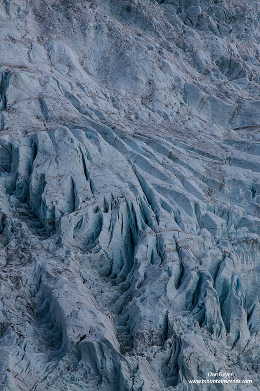 Image of the Berg Glacier on Mount Robson